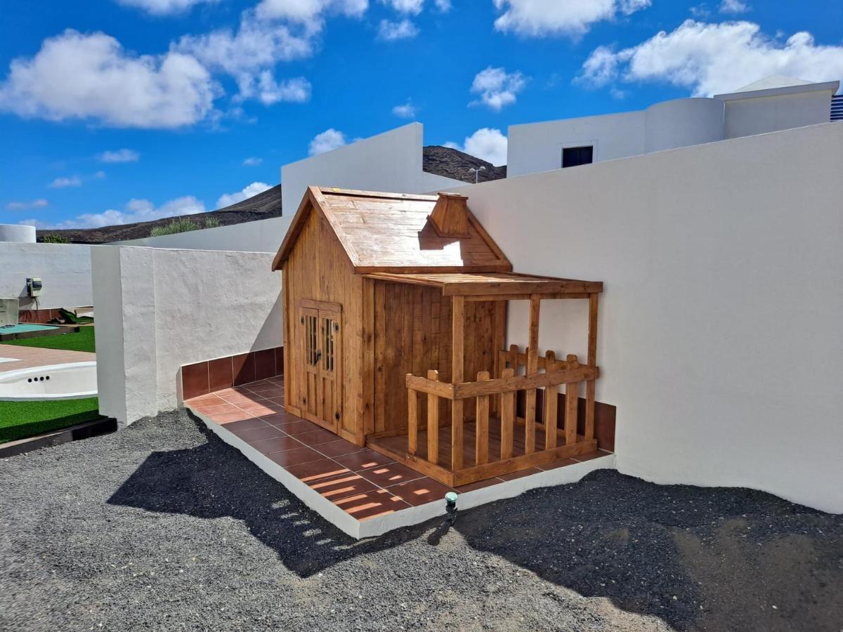 פלאיה בלנקה Villa Lanzarote Deluxe & Spa Pool מראה חיצוני תמונה