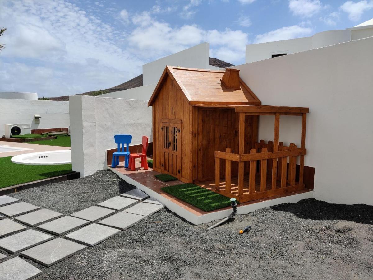 פלאיה בלנקה Villa Lanzarote Deluxe & Spa Pool מראה חיצוני תמונה
