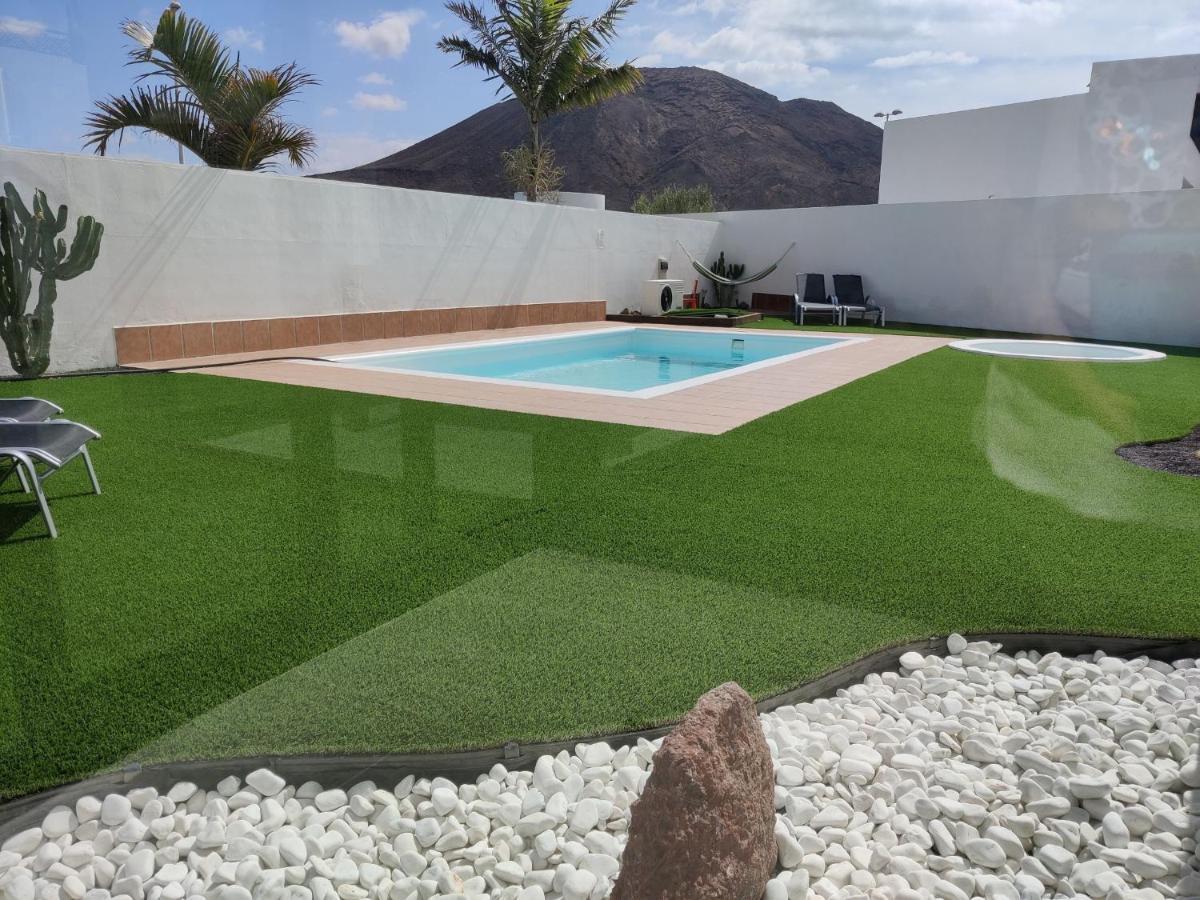 פלאיה בלנקה Villa Lanzarote Deluxe & Spa Pool מראה חיצוני תמונה