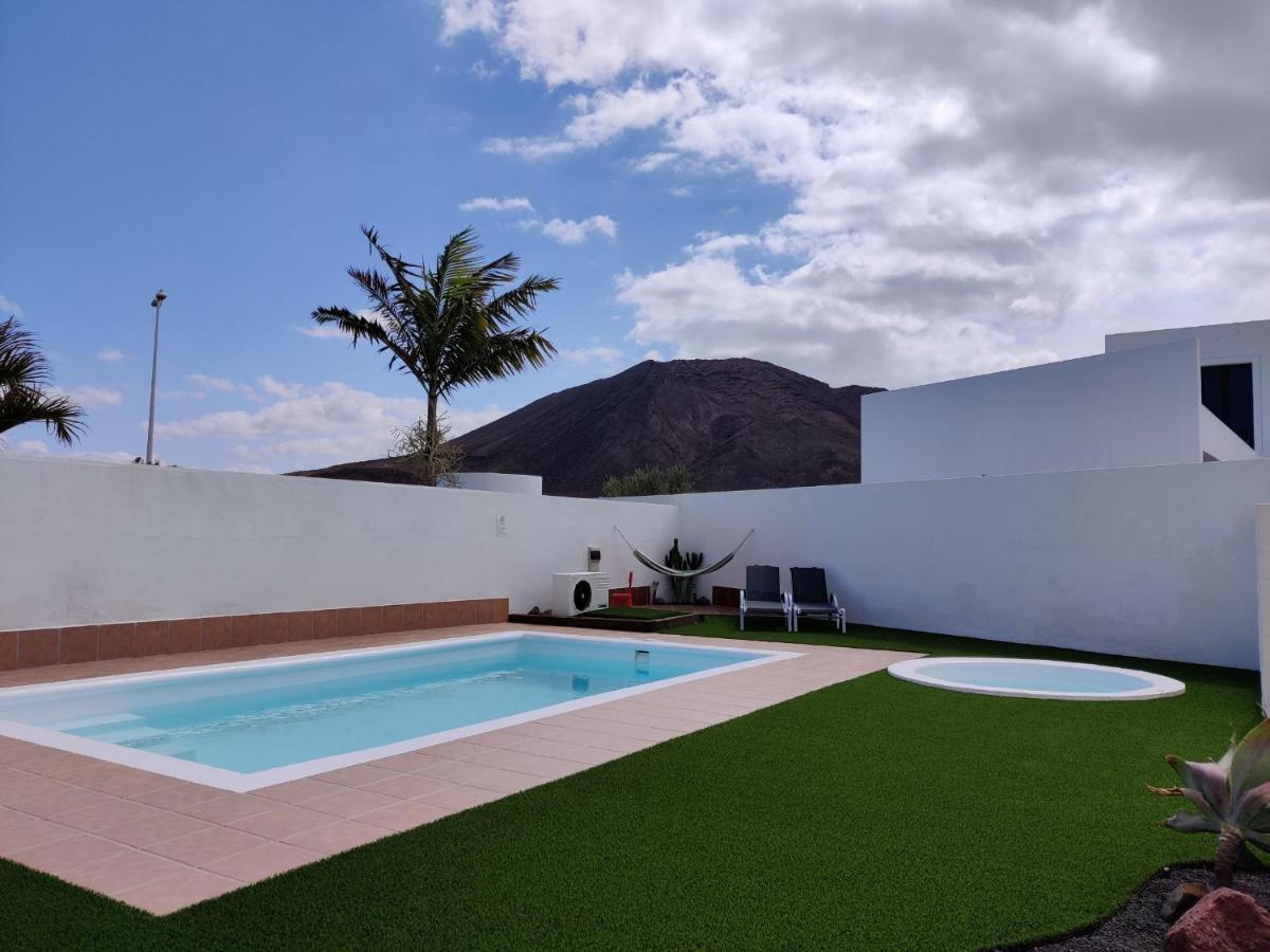 פלאיה בלנקה Villa Lanzarote Deluxe & Spa Pool מראה חיצוני תמונה