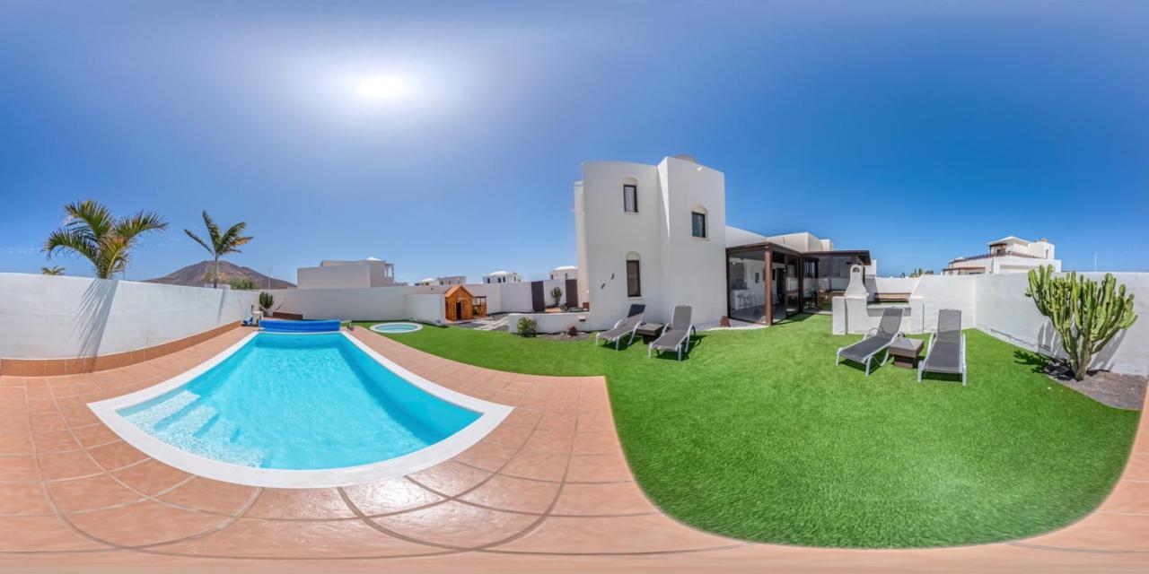 פלאיה בלנקה Villa Lanzarote Deluxe & Spa Pool מראה חיצוני תמונה
