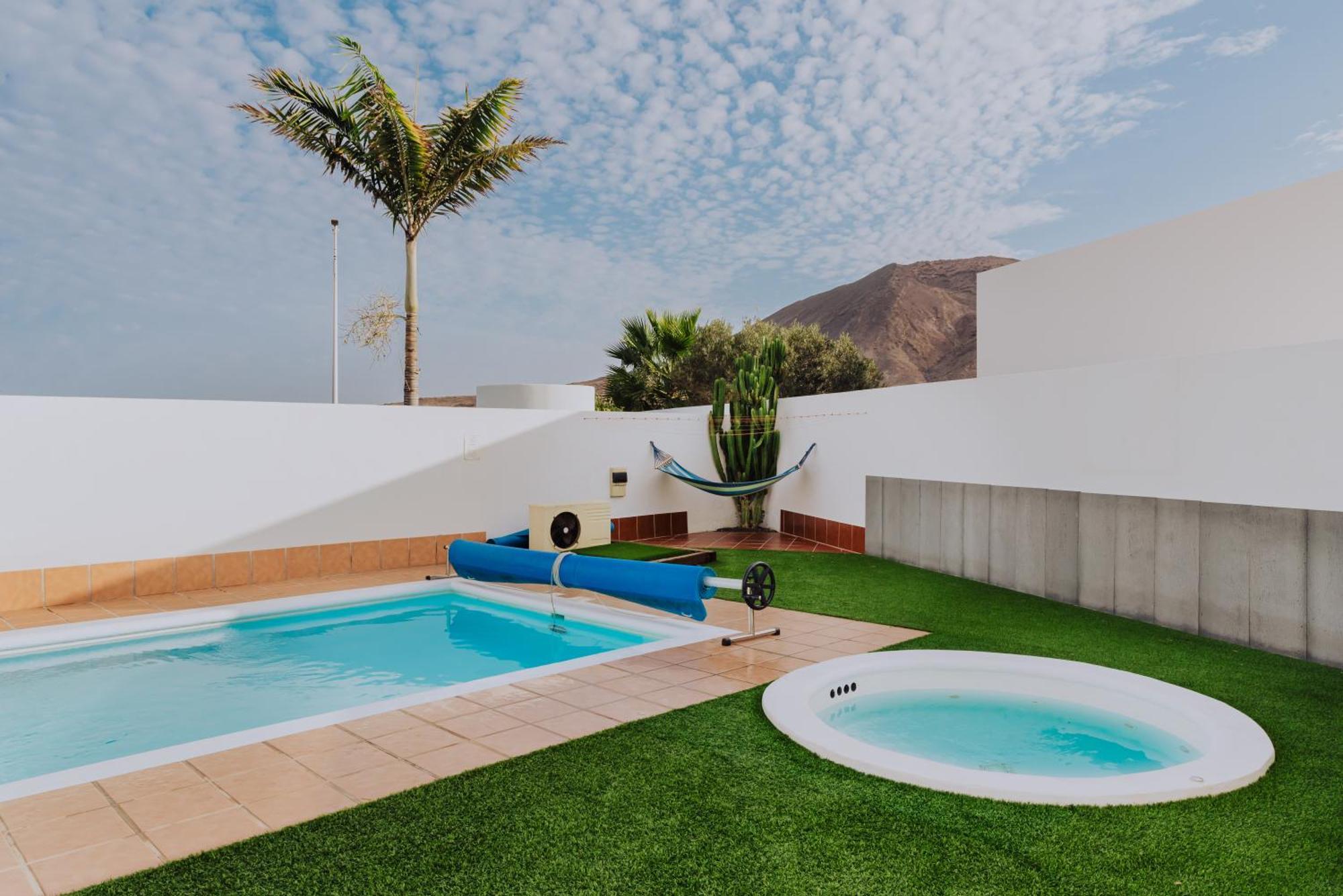 פלאיה בלנקה Villa Lanzarote Deluxe & Spa Pool מראה חיצוני תמונה